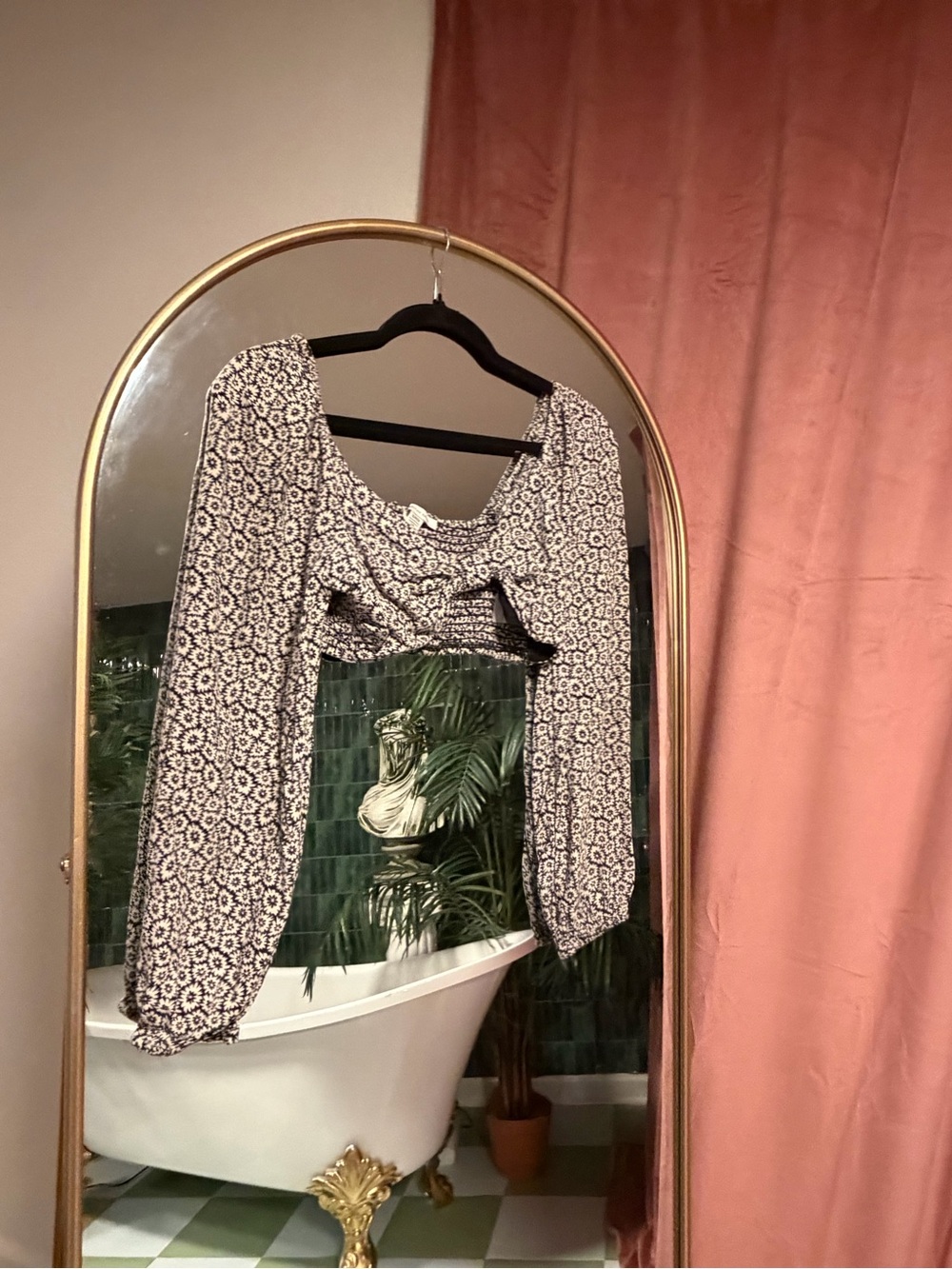 American Eagle Outfitters Black & White Floral Long-Sleeve Crop Blouse